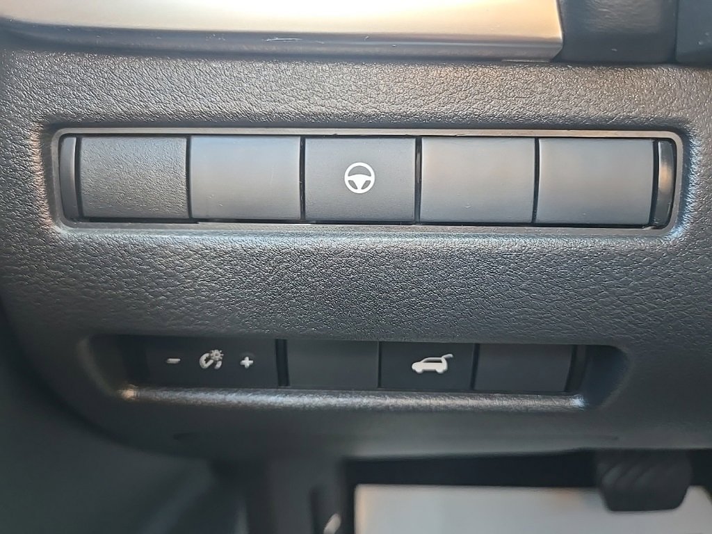 Used 2021 Nissan Rogue SV w/ Premium Package image 18