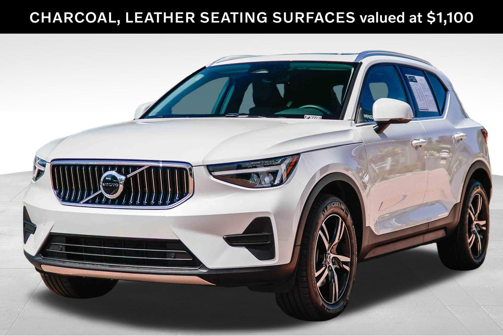 Used 2025 Volvo XC40 B5 Core AWD/4WD image 3