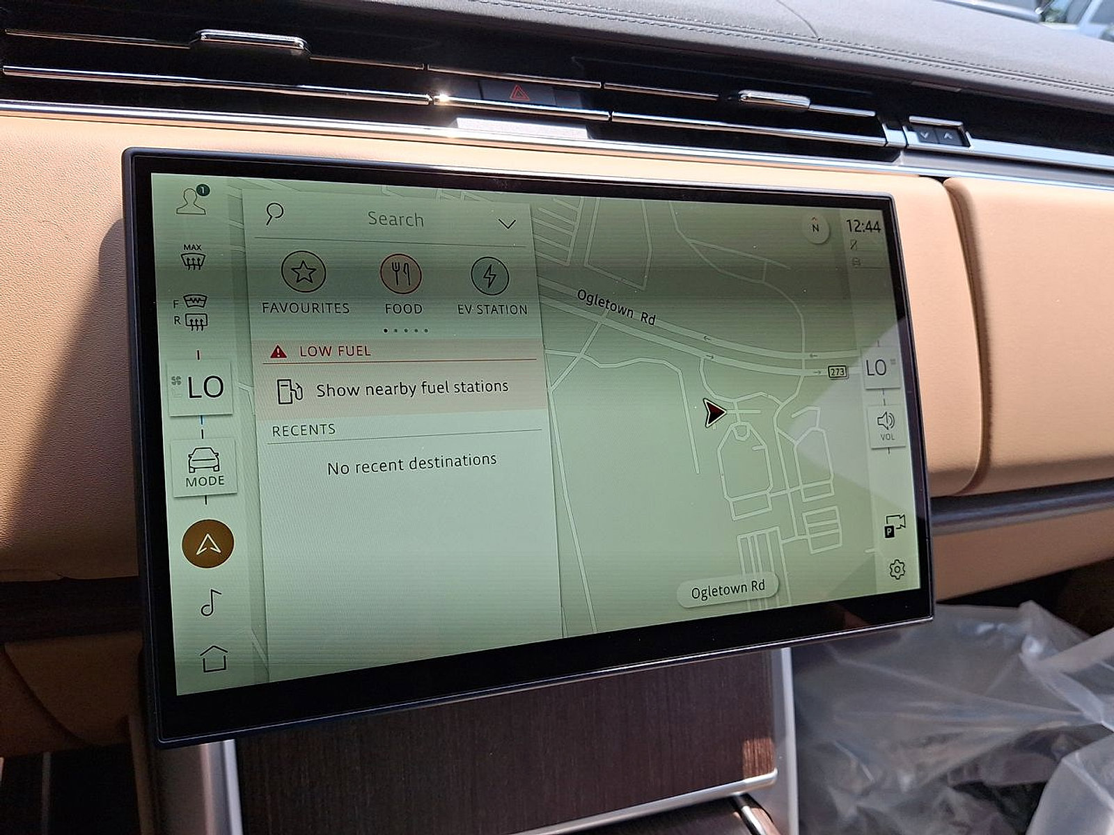 New 2025 Land Rover Range Rover SE image 21