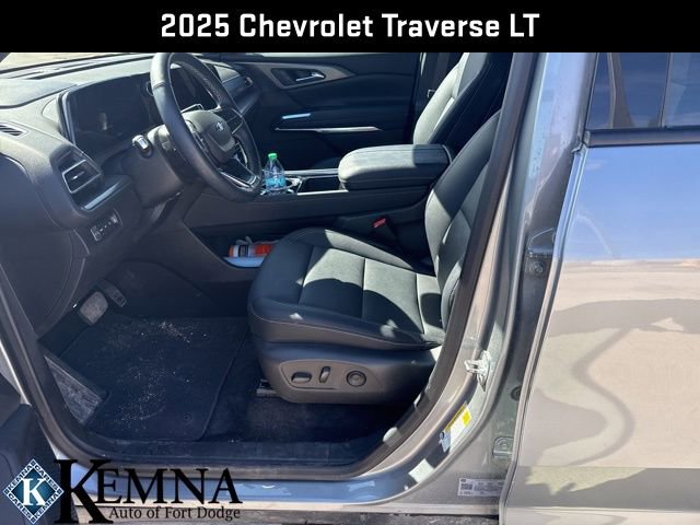 Used 2025 Chevrolet Traverse LT w/ Midnight/Sport Edition image 9