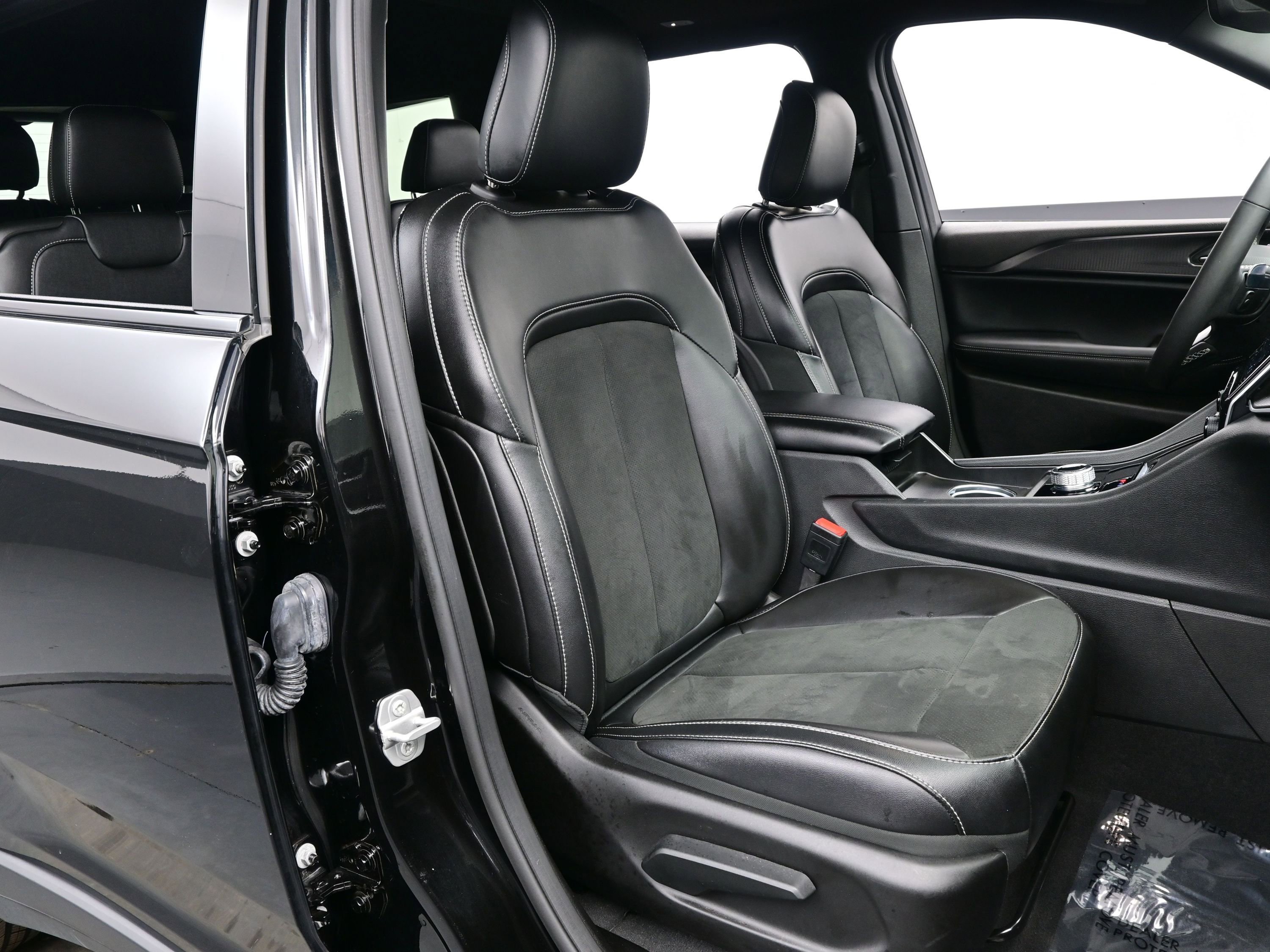 Used 2024 Jeep Grand Cherokee L Altitude image 14