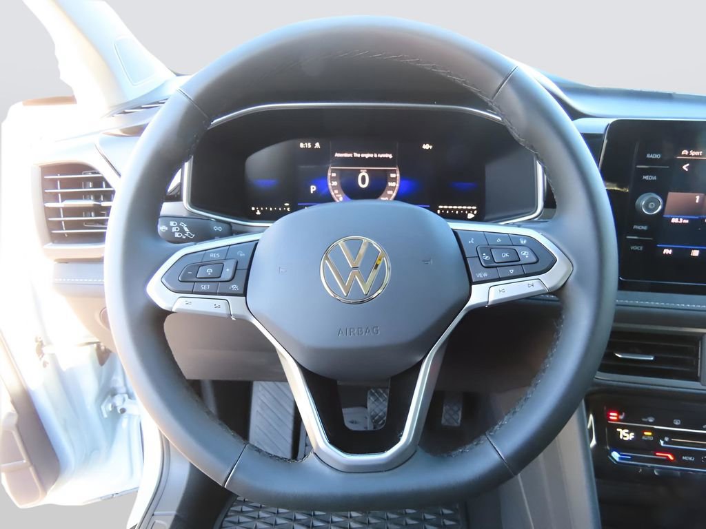 New 2025 Volkswagen Taos SE image 30