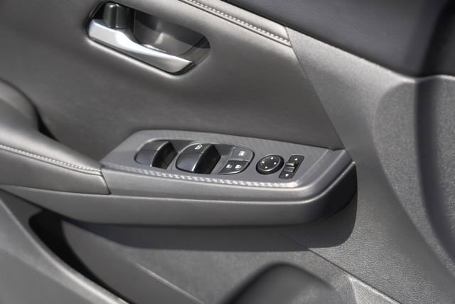 Used 2025 Nissan Sentra SV image 29