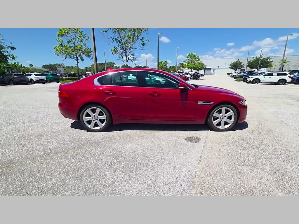 Used 2017 Jaguar XE Premium RWD image 3