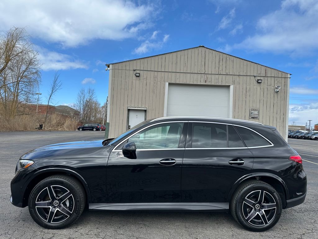 Used 2024 Mercedes-Benz GLC 300 4MATIC image 3