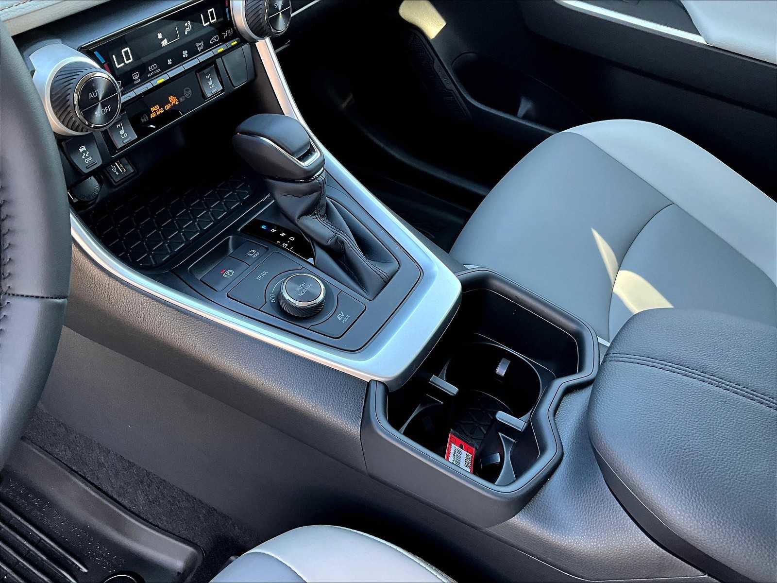 Used 2025 Toyota RAV4 XLE Premium image 20