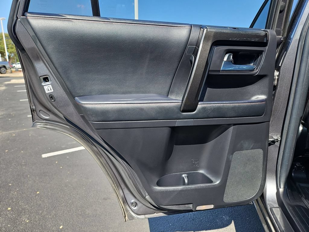 Used 2021 Toyota 4Runner Venture w/ Moonroof Package AWD/4WD image 15
