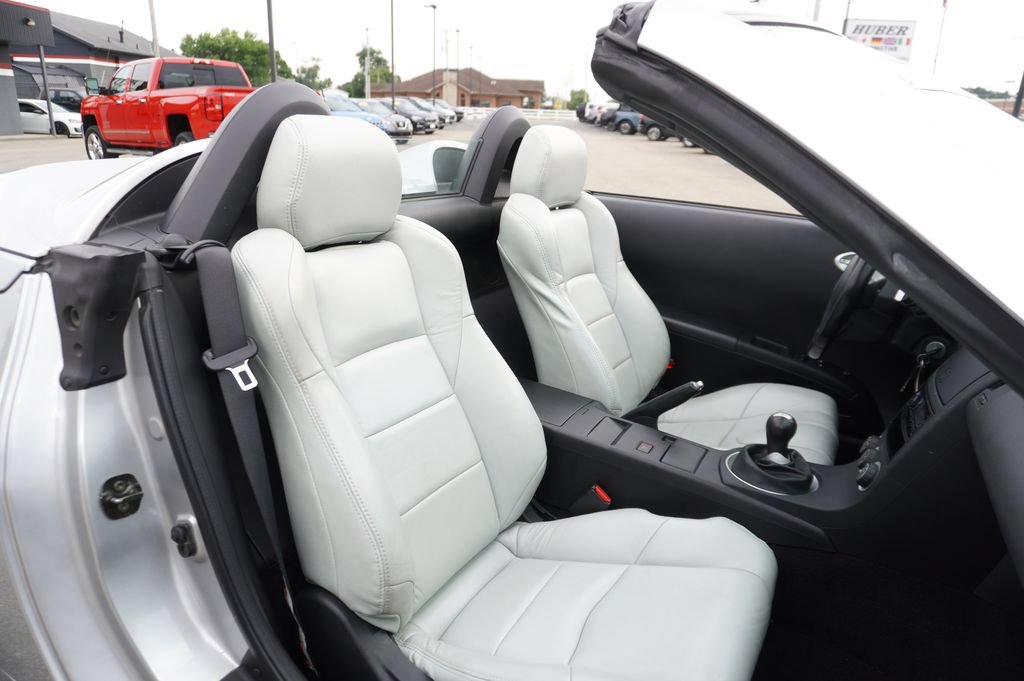 Used 2004 Nissan 350Z Enthusiast RWD image 30