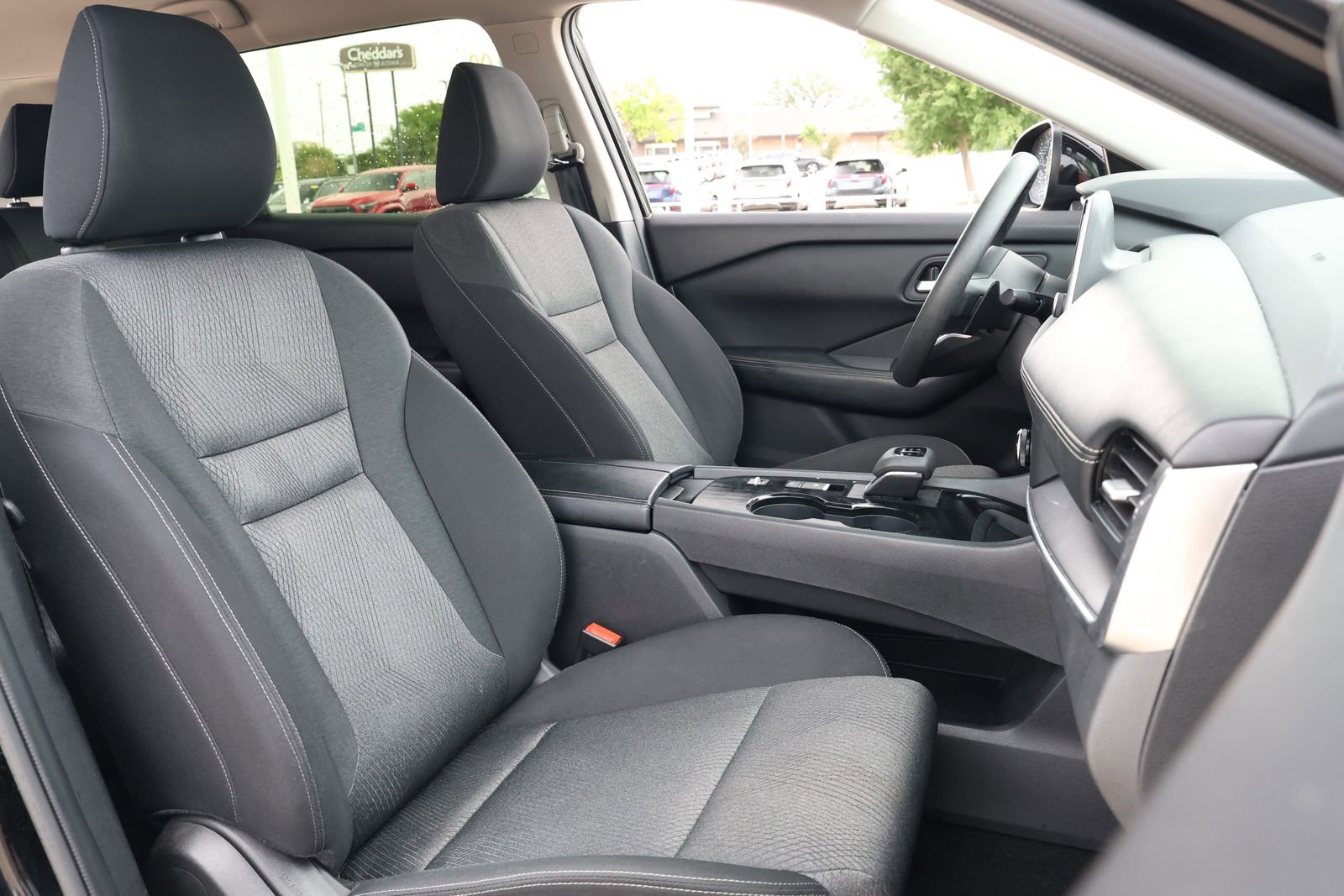 Used 2024 Nissan Rogue SV image 30