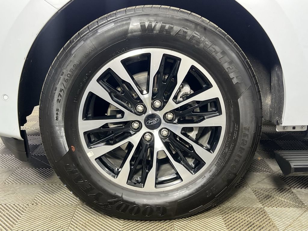 Used 2025 Ford Expedition Platinum image 35