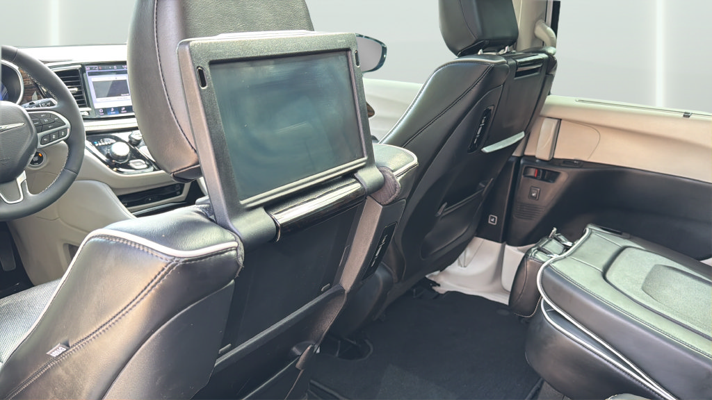 Used 2023 Chrysler Pacifica Limited w/ Uconnect Theater Family Group AWD/4WD image 24