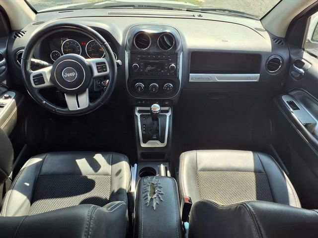 Used 2017 Jeep Compass Latitude FWD image 11