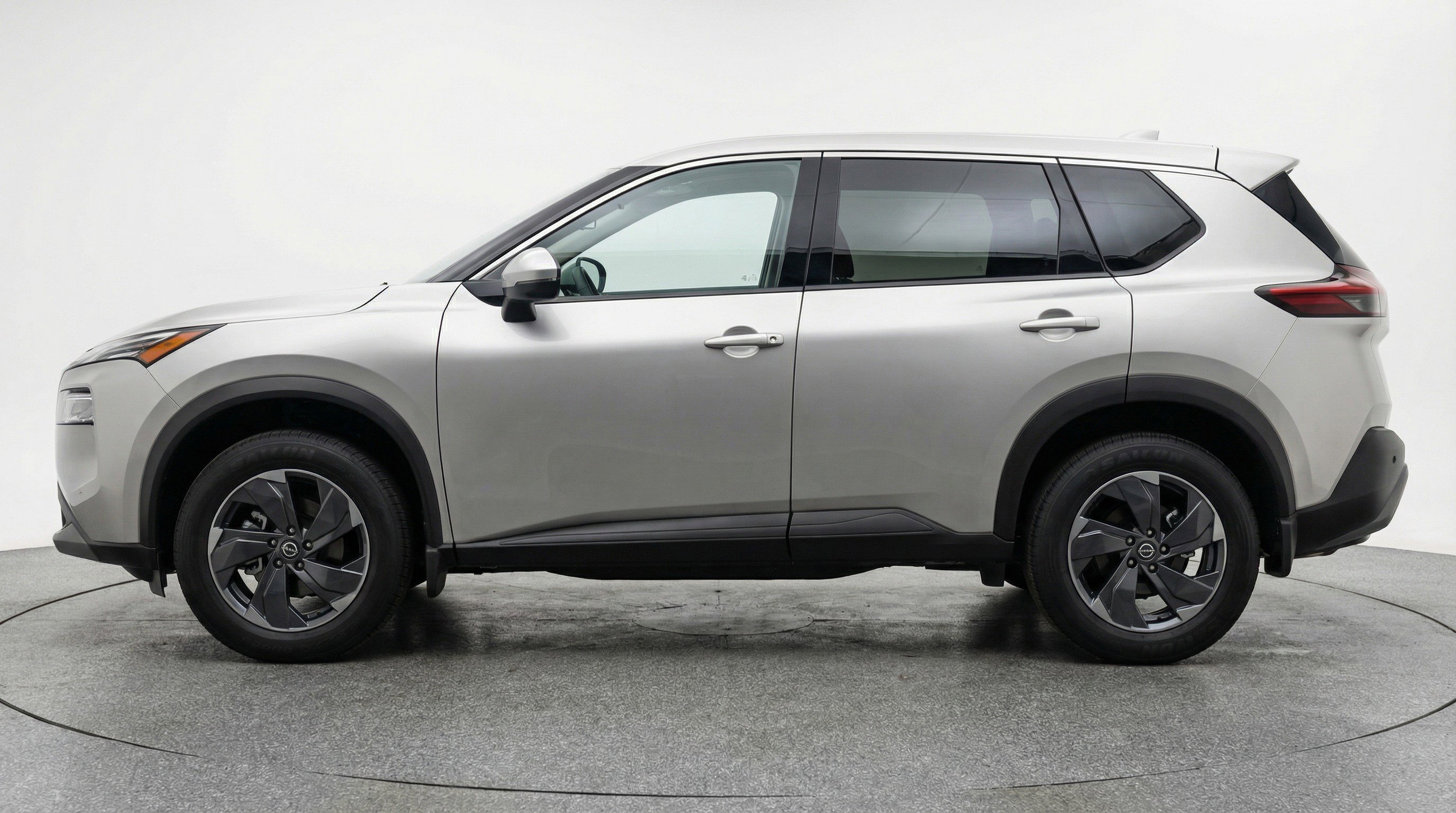 Used 2025 Nissan Rogue SV AWD/4WD image 5