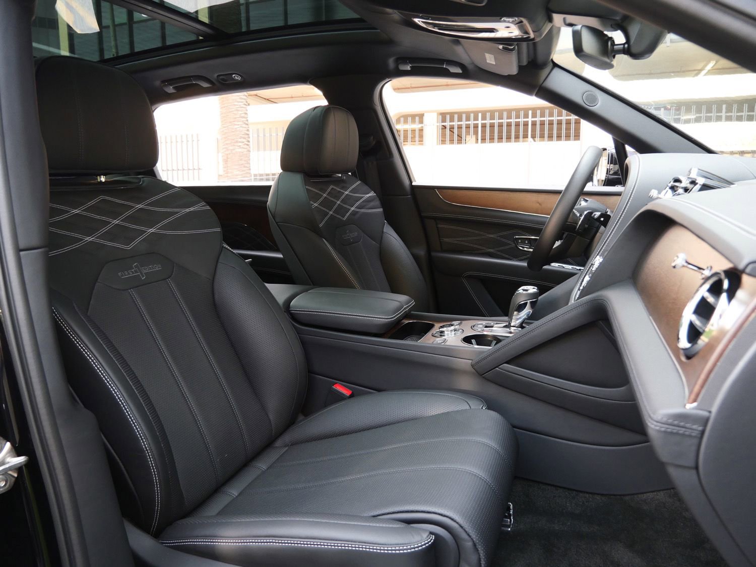 Used 2023 Bentley Bentayga Extended Wheelbase image 27