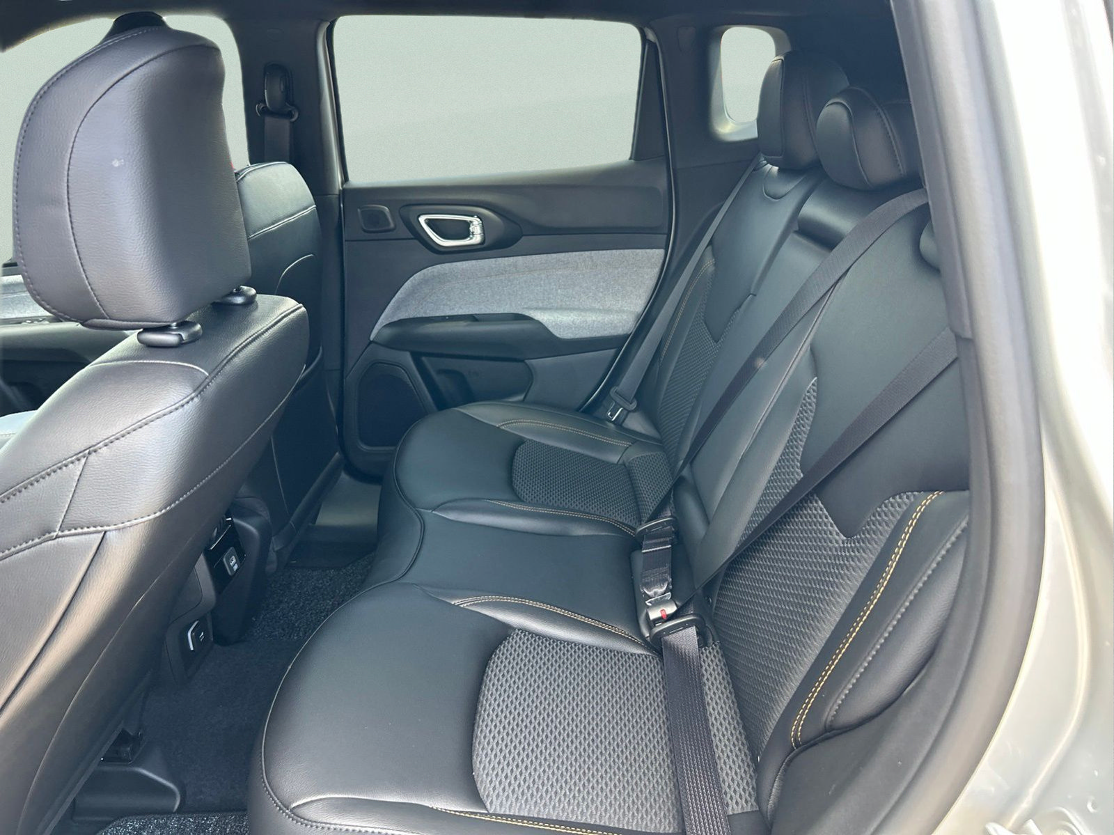 New 2026 Jeep Compass Latitude AWD/4WD image 10