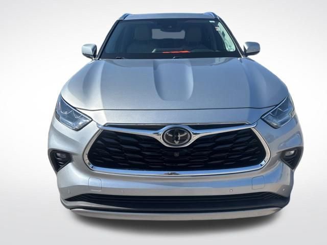 Used 2020 Toyota Highlander Platinum FWD image 8