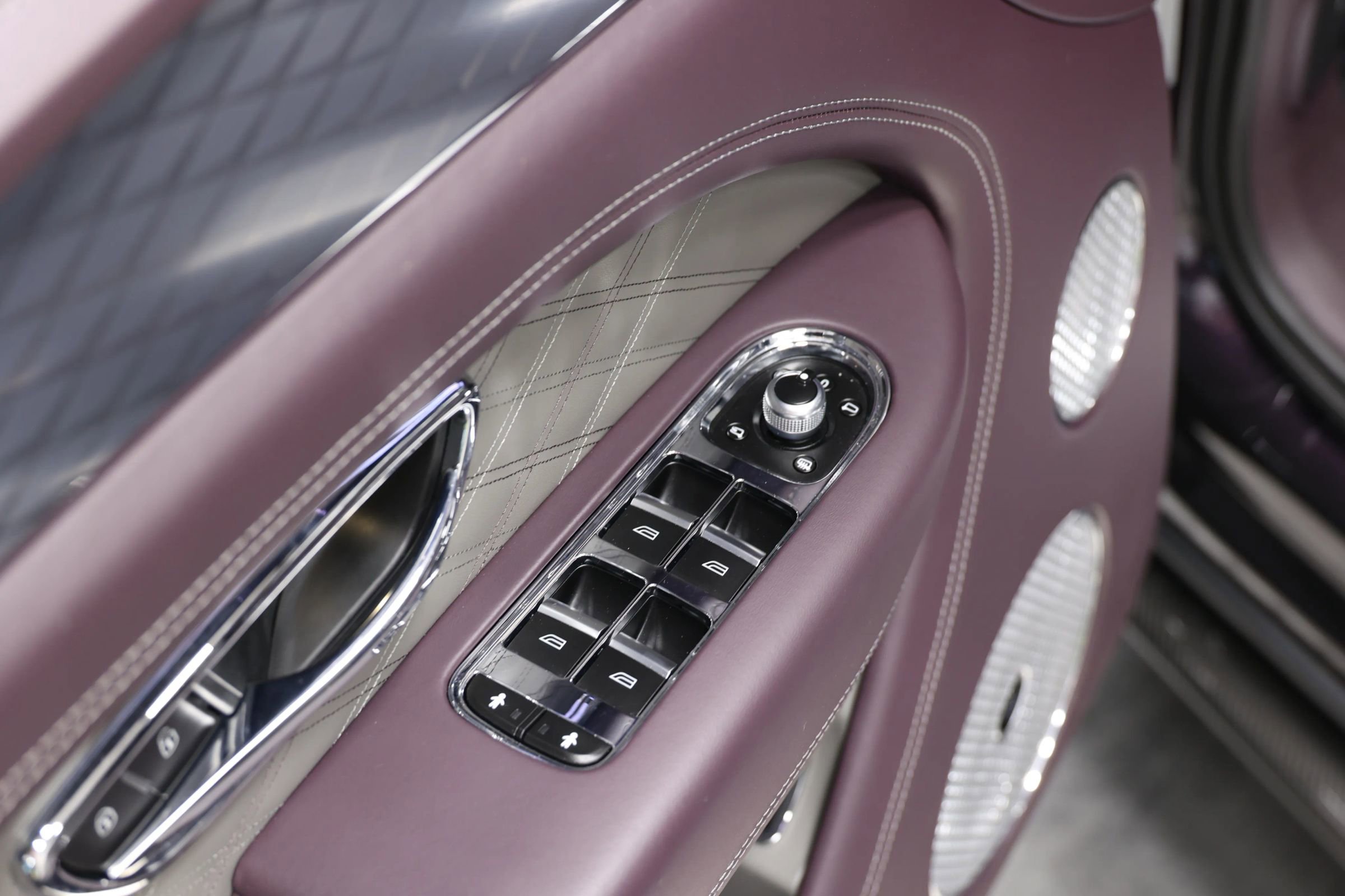 Used 2023 Bentley Bentayga Extended Wheelbase image 12