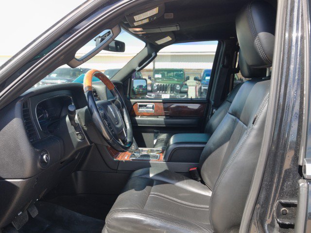 Used 2015 Lincoln Navigator 4WD image 14