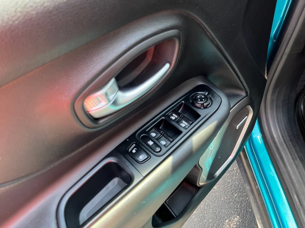 Used 2021 Jeep Renegade Limited w/ Sun & Sound Group AWD/4WD image 13