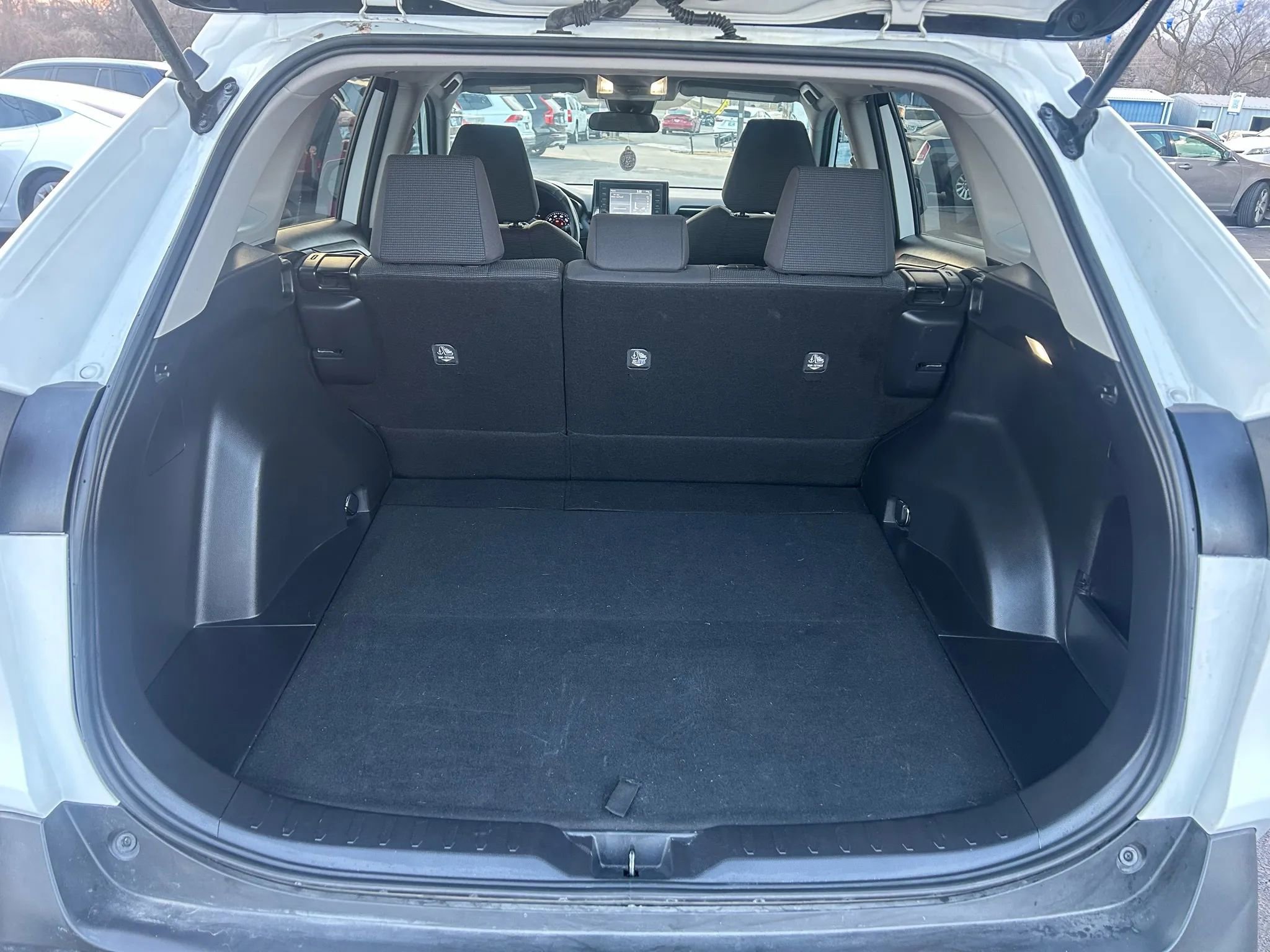 Used 2022 Toyota RAV4 LE image 20