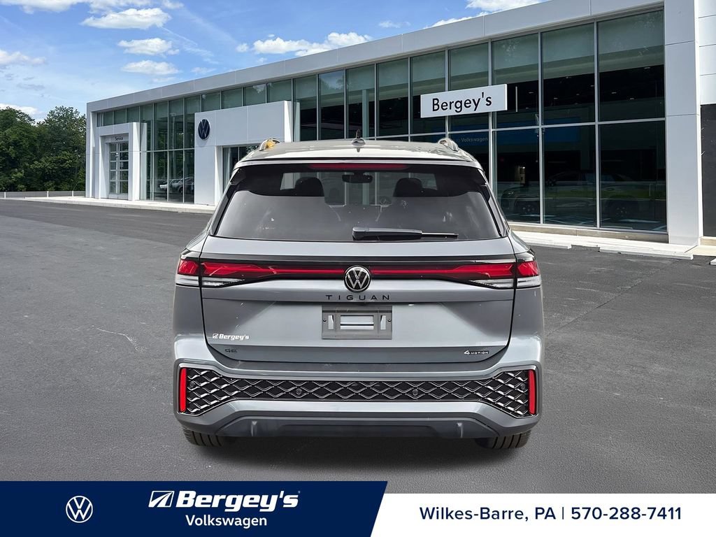 Certified 2026 Volkswagen Tiguan SE R-Line AWD/4WD image 10
