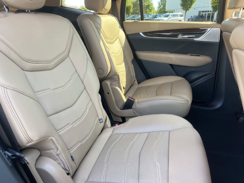 Used 2025 Cadillac XT6 Premium Luxury w/ Platinum Package FWD image 23