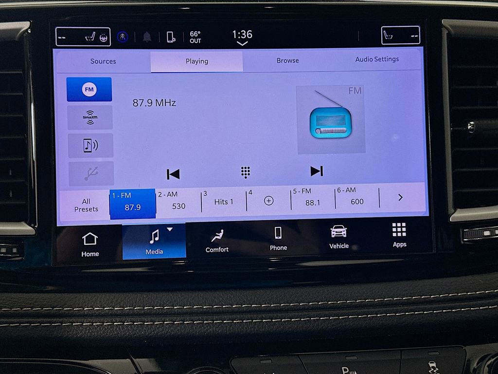 Used 2023 Chrysler Pacifica Touring-L image 14