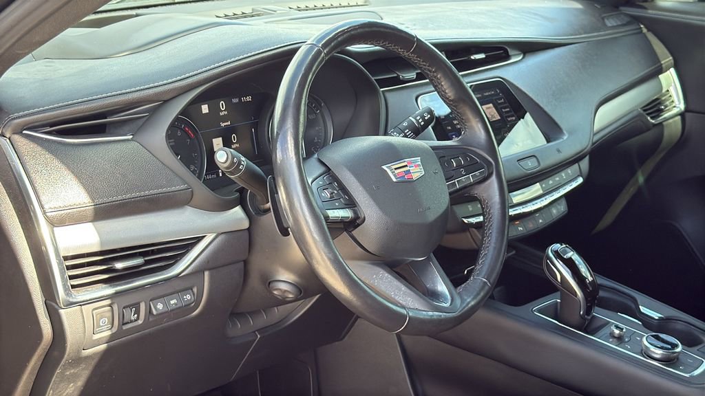 Used 2021 Cadillac XT4 Premium Luxury image 9