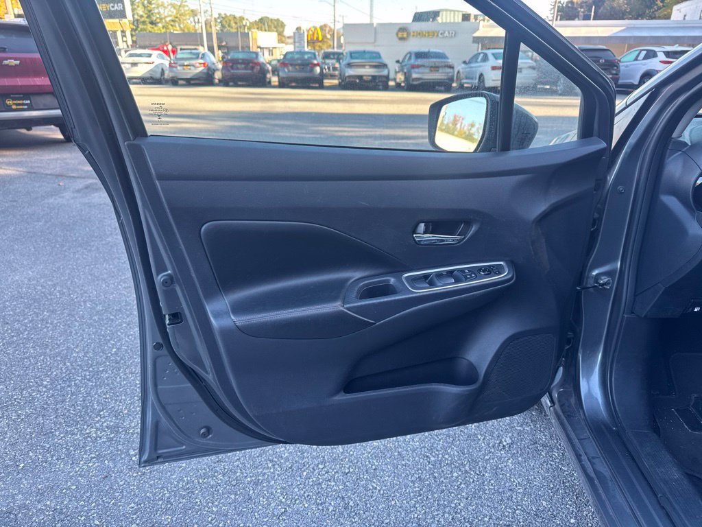 Used 2024 Nissan Versa SR FWD image 18