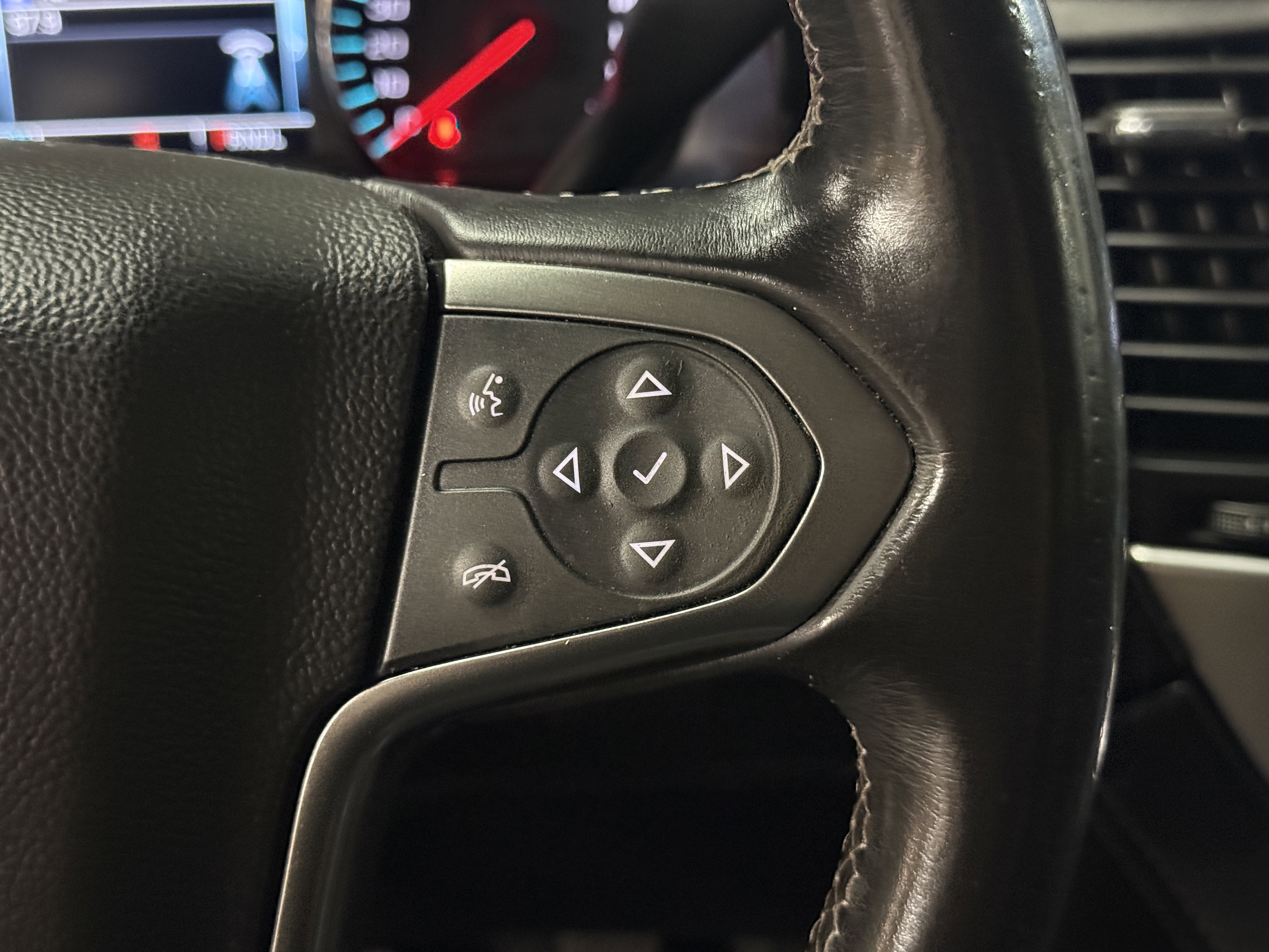 Used 2020 Chevrolet Suburban LS image 22