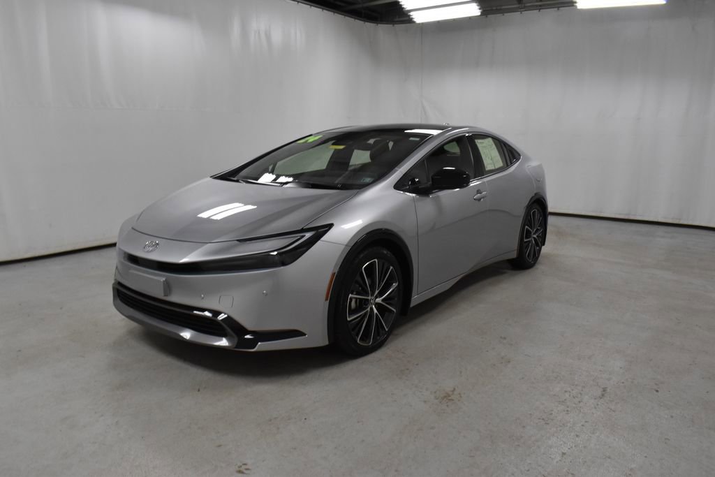 Used 2024 Toyota Prius XLE image 2