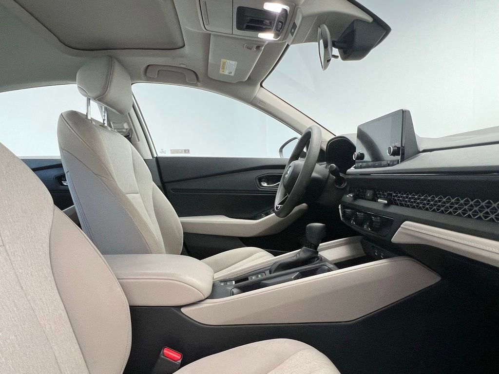 Used 2023 Honda Accord EX image 6