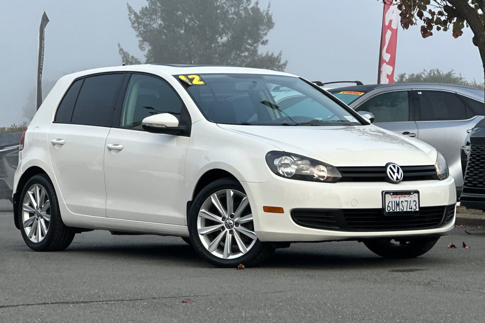 Used 2012 Volkswagen Golf 4-Door image 2