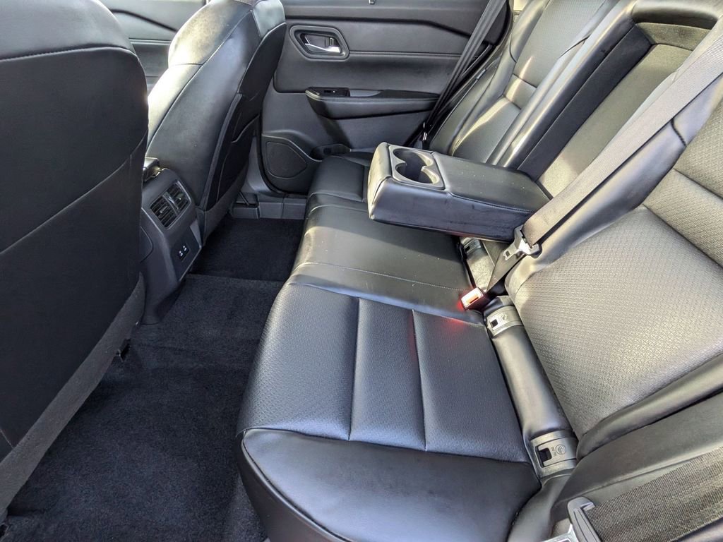 Used 2025 Nissan Rogue SV w/ SV Premium Package FWD image 21