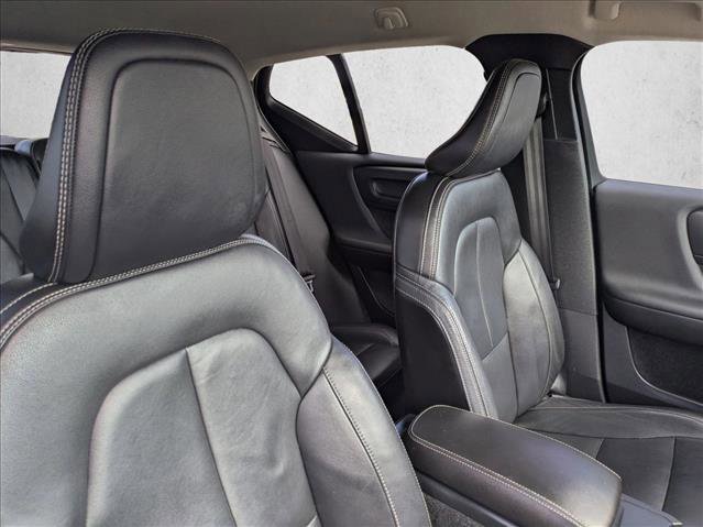 Used 2019 Volvo XC40 T5 Momentum image 24