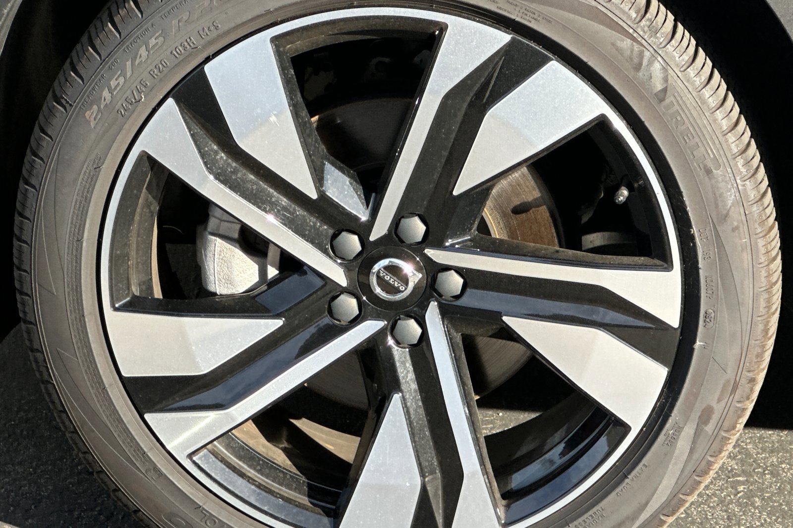 New 2025 Volvo XC40 B5 Plus w/ Climate Package image 33