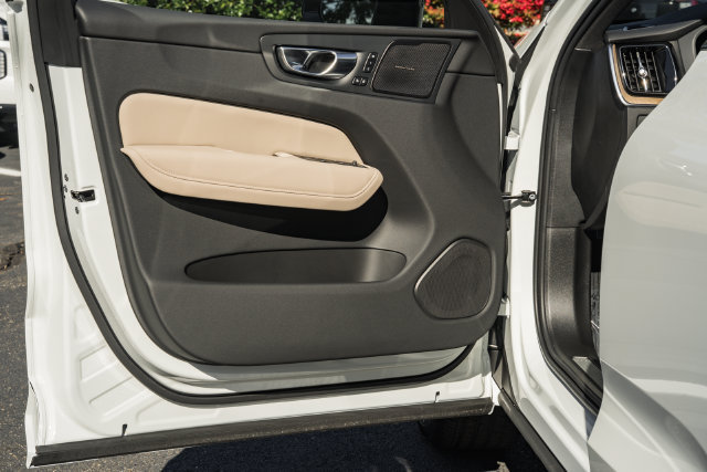 New 2027 Volvo XC60 B5 Plus AWD/4WD image 40