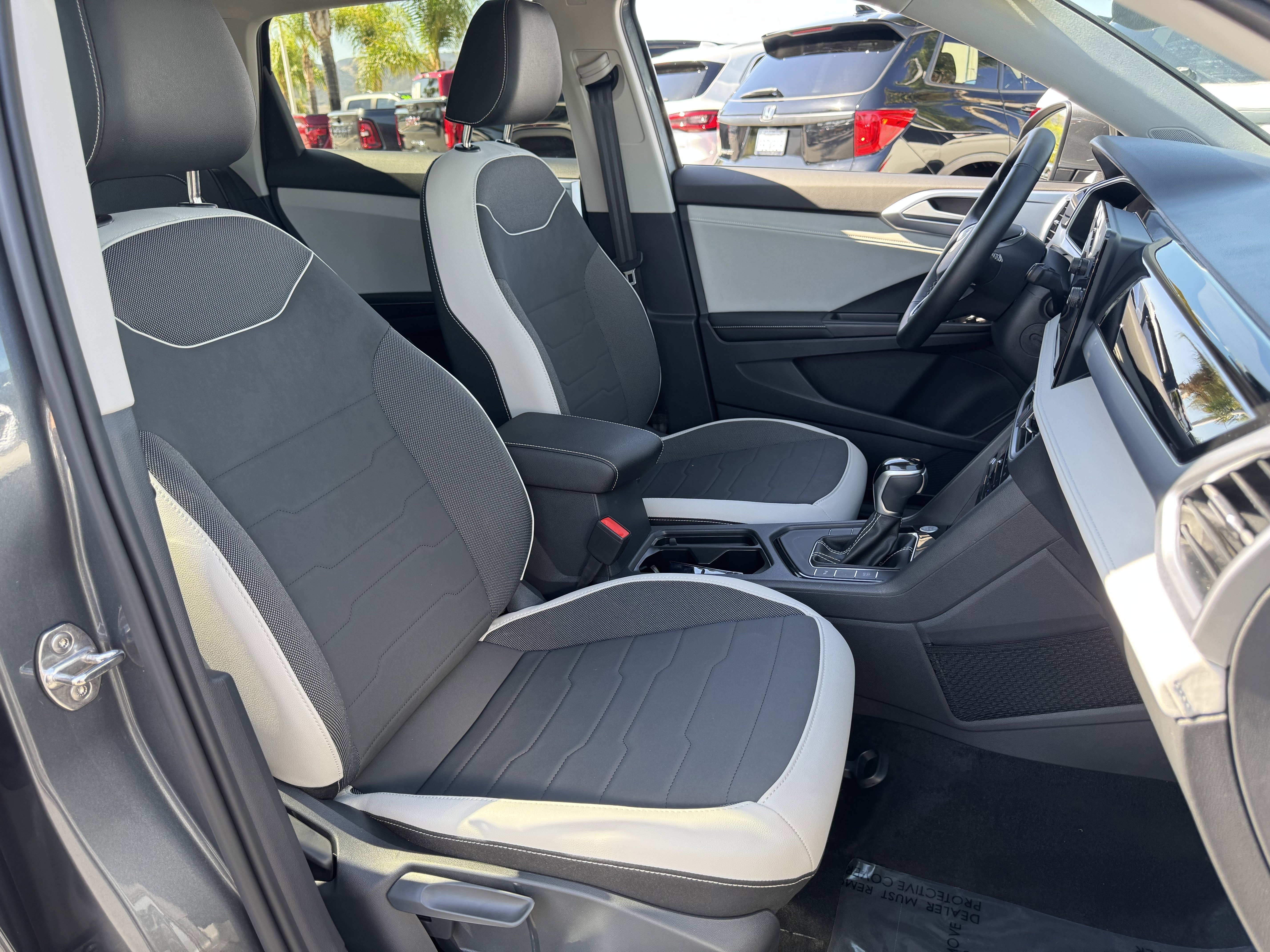 Used 2025 Volkswagen Taos SE image 36