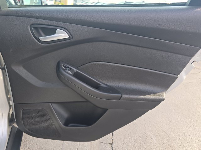 Used 2016 Ford Focus SE FWD image 18