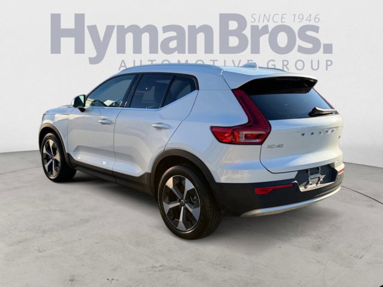 Used 2025 Volvo XC40 B5 Plus image 5