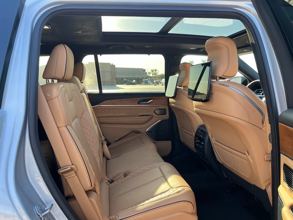 Used 2024 Jeep Grand Cherokee L Summit AWD/4WD image 15