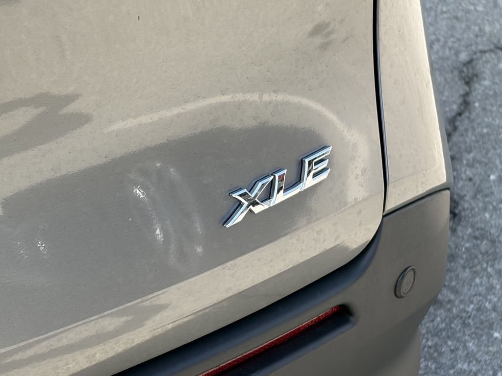Certified 2026 Toyota Sienna XLE FWD image 6