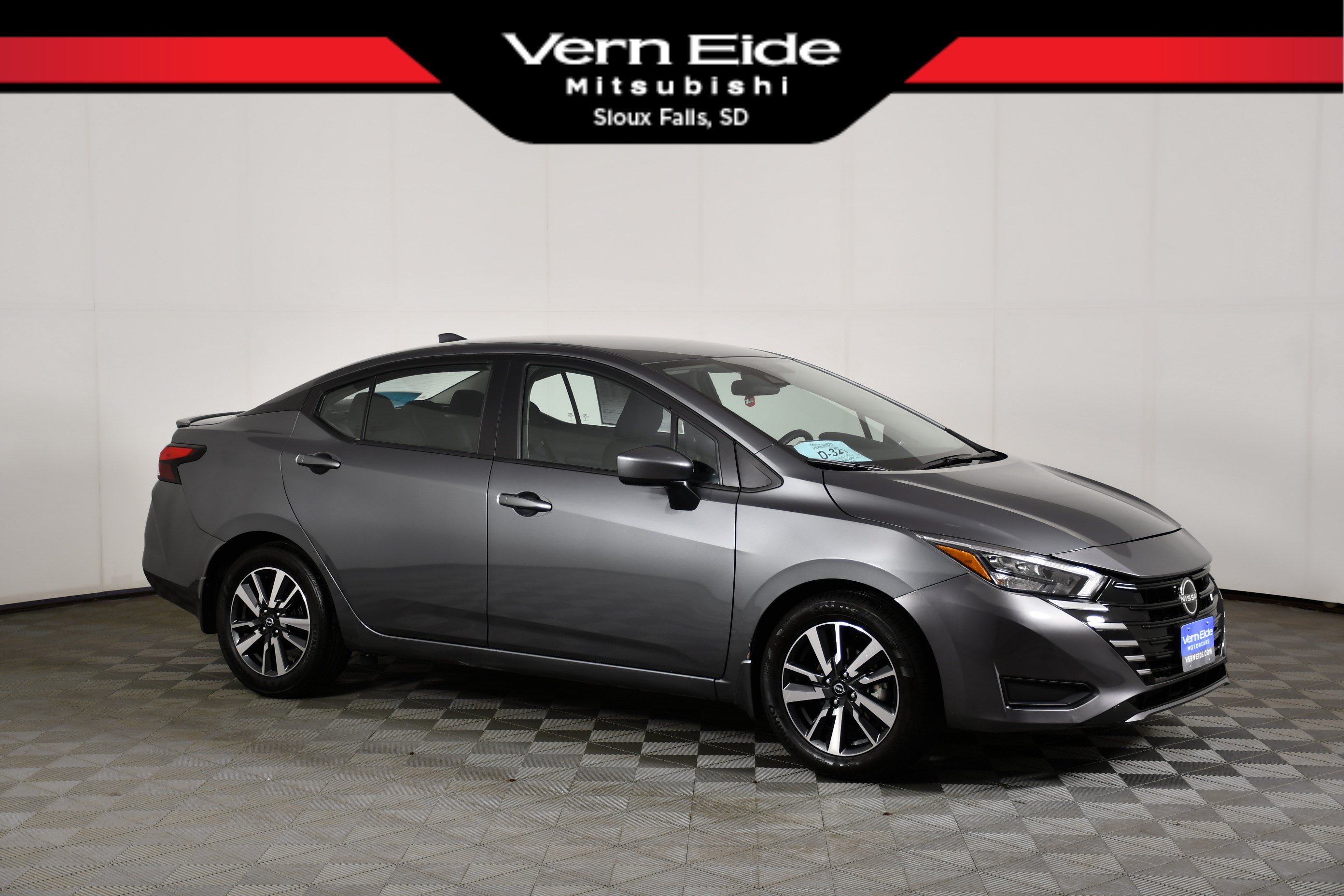 Used 2025 Nissan Versa SV w/ Trunk Package