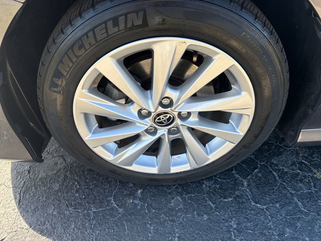 Used 2021 Toyota Camry LE AWD/4WD image 10