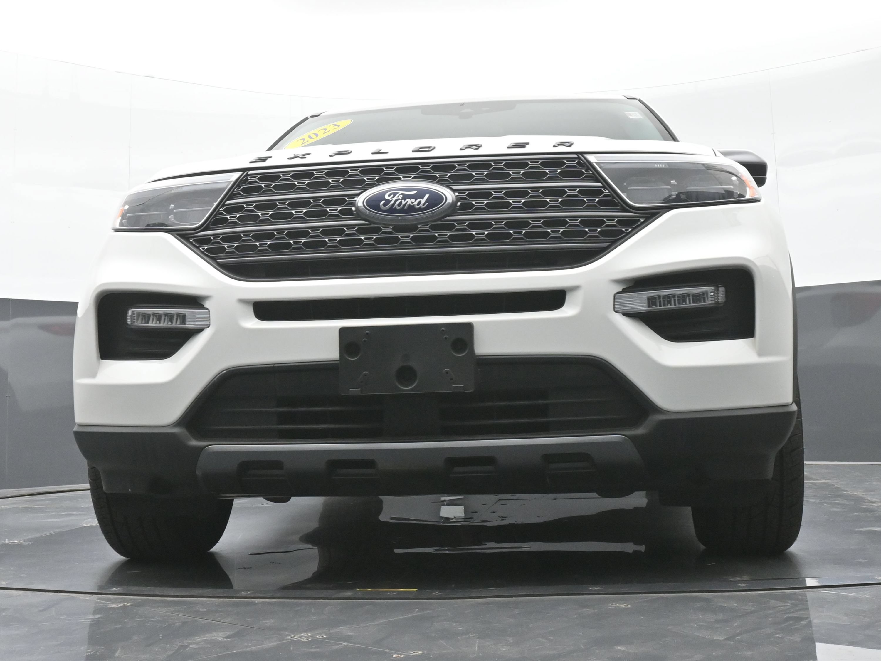 Used 2023 Ford Explorer XLT w/ Equipment Group 202A AWD/4WD image 43