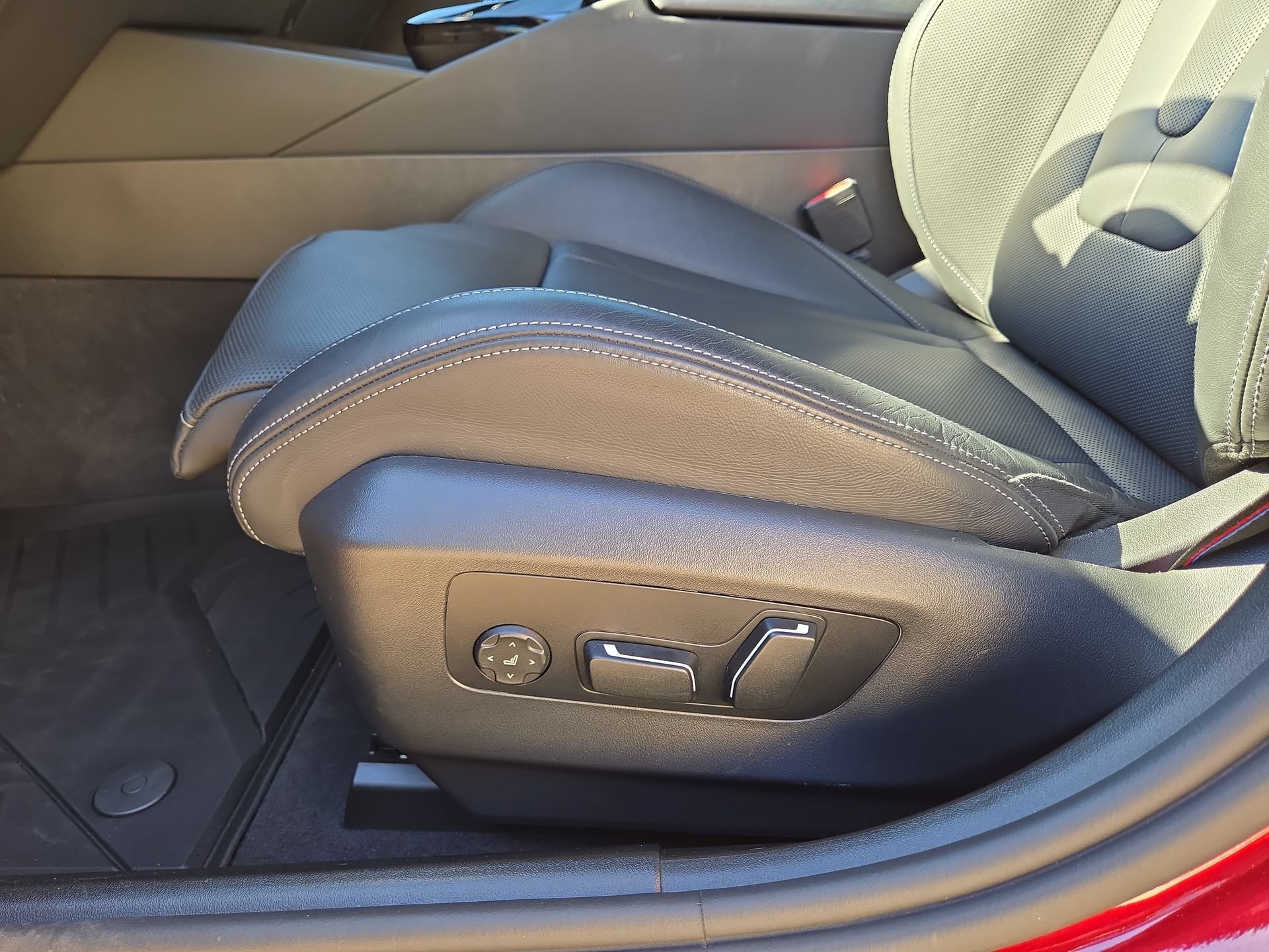 Used 2025 BMW M5 w/ Executive Package AWD/4WD image 17