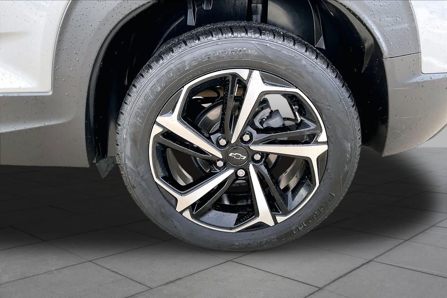 Used 2023 Chevrolet TrailBlazer RS FWD image 10