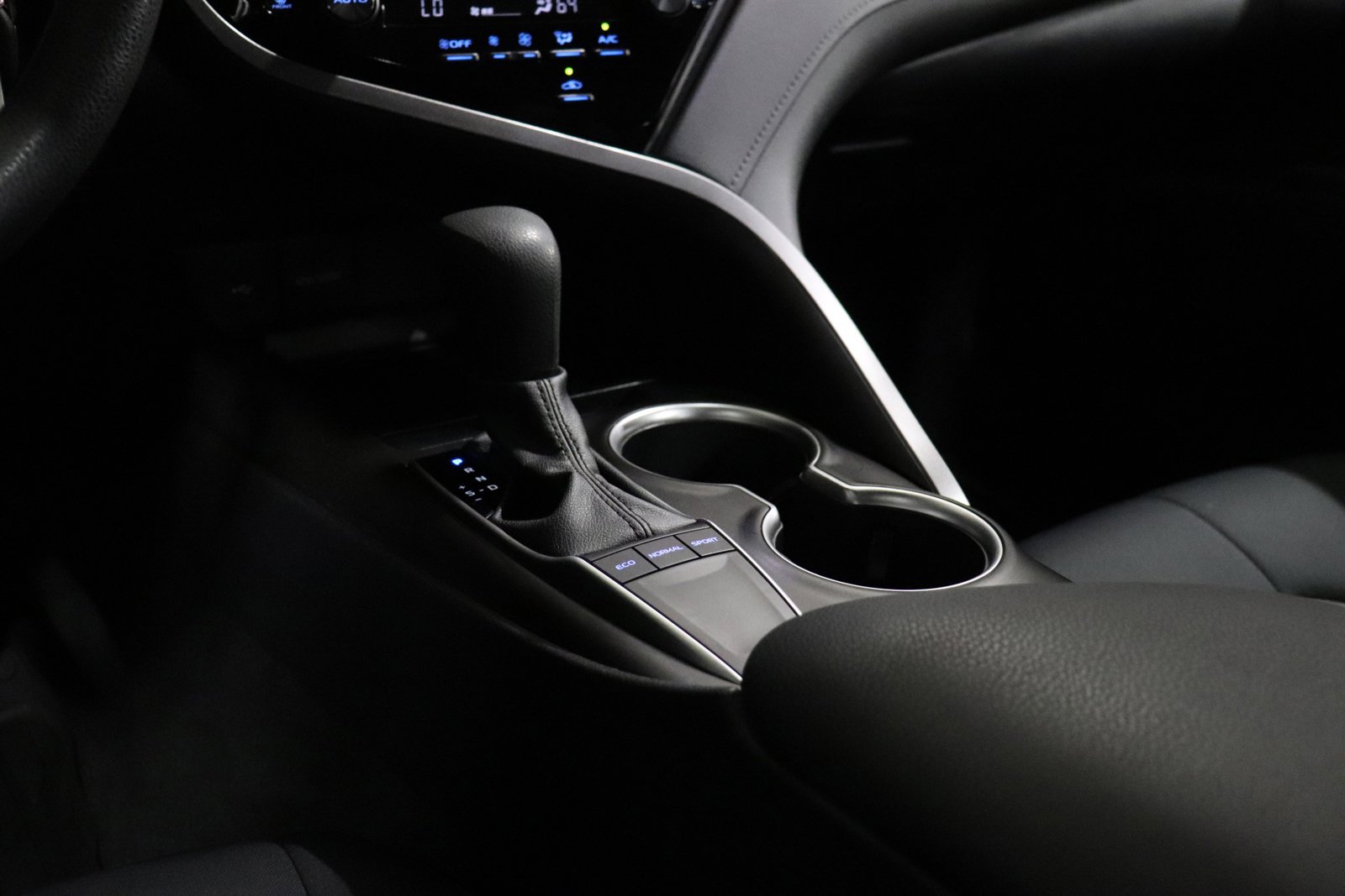 Used 2022 Toyota Camry LE image 32