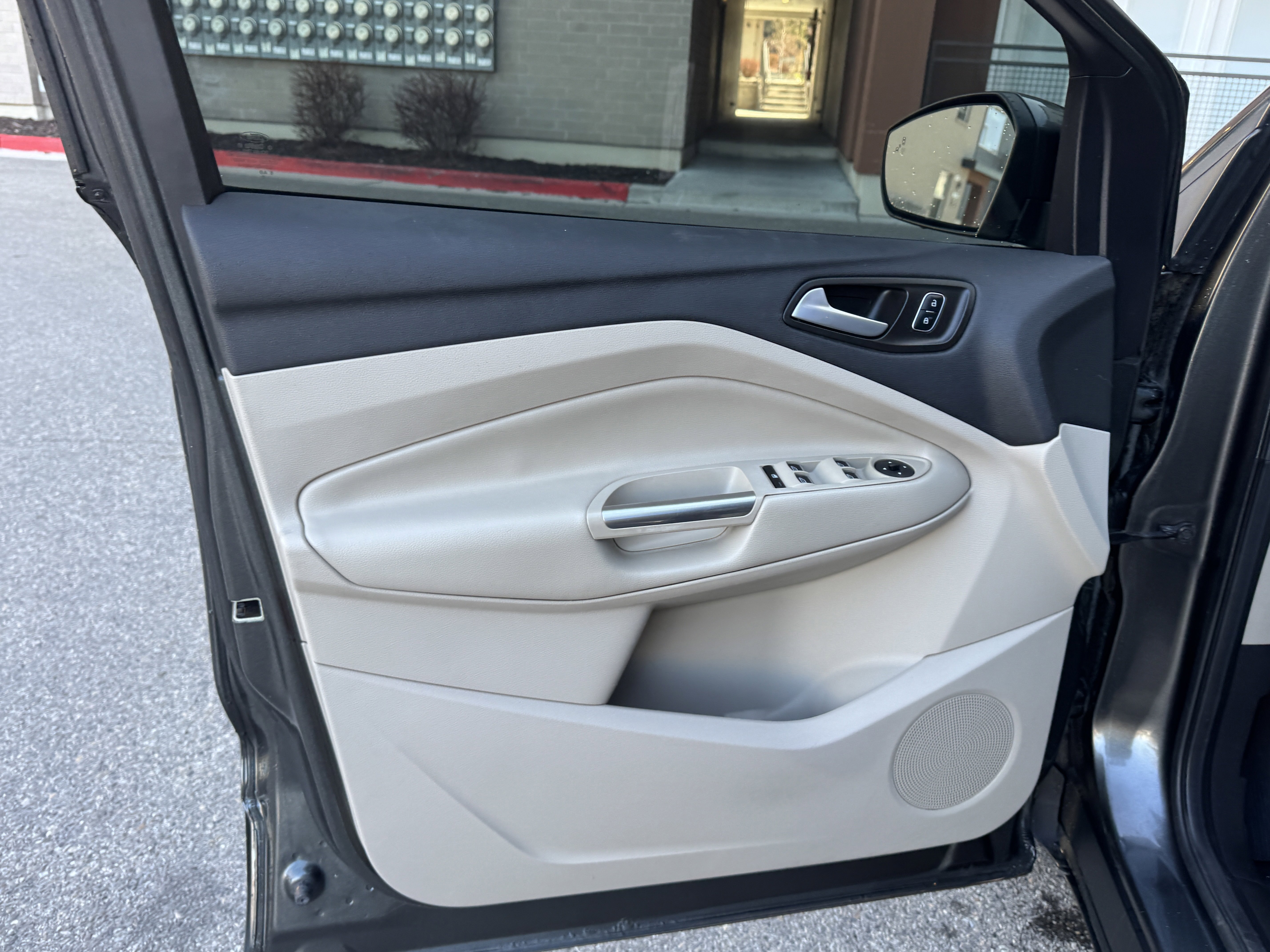 Used 2017 Ford Escape SE w/ Equipment Group 201A image 17