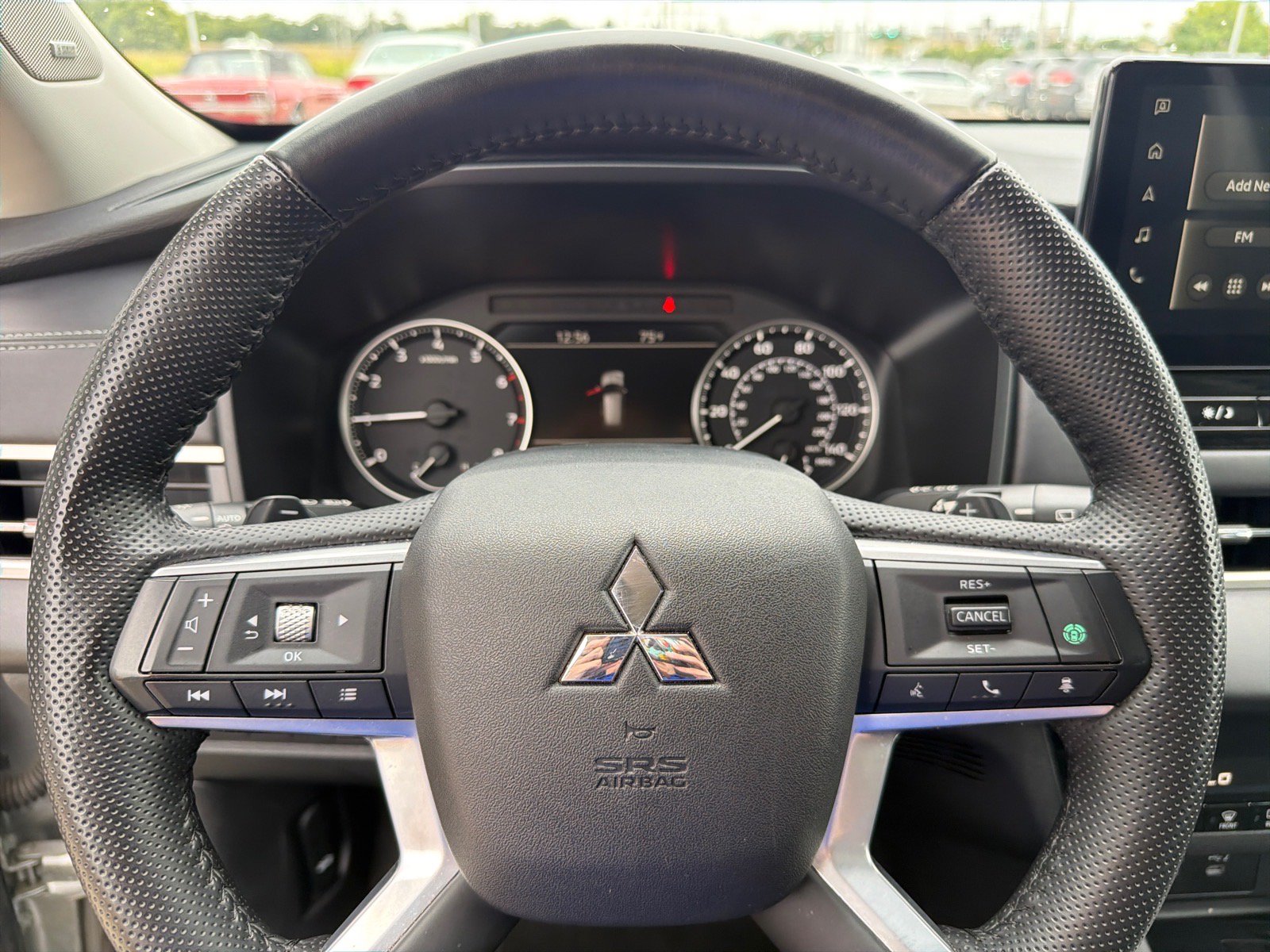 Used 2025 Mitsubishi Outlander SE AWD/4WD image 15
